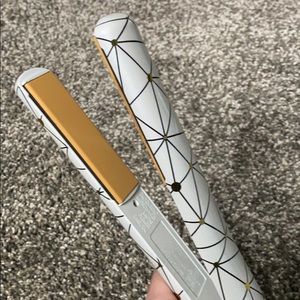 Chi Elite Hair Straightener. Pearl white & Gold